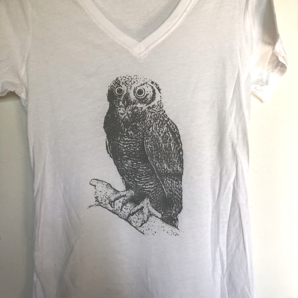 Great horned Owl V Neck T Shirt - Picture 2 of 2